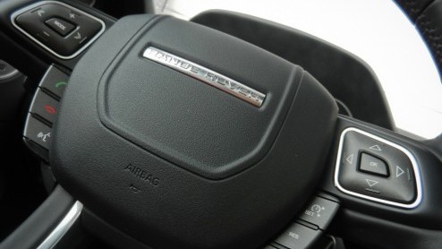 De nieuwe Evoque is een belangrijke aanwinst in de modelfamilie Range Rover. Met vernieuwend design, compactere proporties en een prettiger prijskaartje kan het merk een compleet nieuwe doelgroep trak