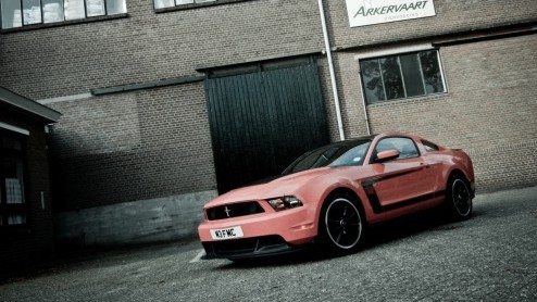 Voor veel sportievelingen is een snelle auto van een Duits merk een jongensdroom. Maar weet echter dat de Amerikanen er ook wat van kunnen. Een pony car als de Ford Mustang lijkt misschien geen seri