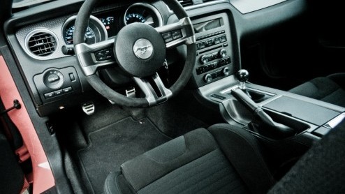 Voor veel sportievelingen is een snelle auto van een Duits merk een jongensdroom. Maar weet echter dat de Amerikanen er ook wat van kunnen. Een pony car als de Ford Mustang lijkt misschien geen seri