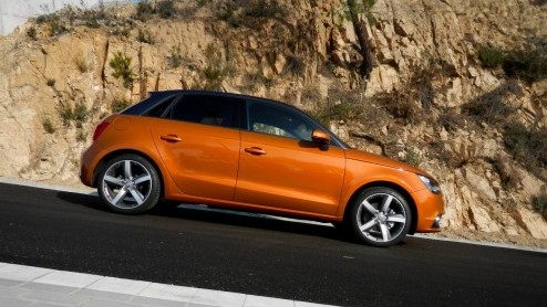 Na nog geen anderhalf jaar heeft de Audi A1 er een broertje bij, de A1 Sportback. Audi kennende staat die carrosserievariant voor mr ruimte en twee extra deuren. Hoe is dat in de nieuwe variant van