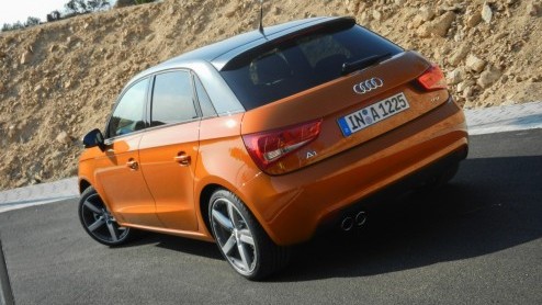Na nog geen anderhalf jaar heeft de Audi A1 er een broertje bij, de A1 Sportback. Audi kennende staat die carrosserievariant voor mr ruimte en twee extra deuren. Hoe is dat in de nieuwe variant van