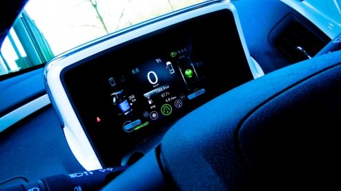 Is de Chevrolet Volt nou een elektrische auto met een benzinemotor als generator of toch eigenlijk een plug-in hybride? Het uitgangspunt is hoe dan ook identiek: zoveel mogelijk elektrisch rijden en n