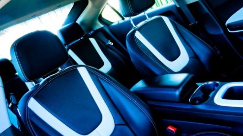 Is de Chevrolet Volt nou een elektrische auto met een benzinemotor als generator of toch eigenlijk een plug-in hybride? Het uitgangspunt is hoe dan ook identiek: zoveel mogelijk elektrisch rijden en n