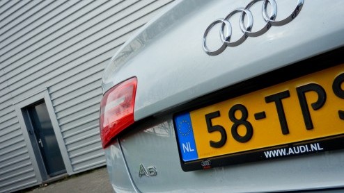 Nadat Lexus en Infiniti het kunstje hebben voorgedaan komt nu ook Audi met een hybride sedan. In tegenstelling tot de Japanners is bij de A6 Hybrid voor maximale efficintie geen zescilinder maar een