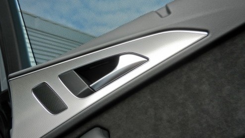 Nadat Lexus en Infiniti het kunstje hebben voorgedaan komt nu ook Audi met een hybride sedan. In tegenstelling tot de Japanners is bij de A6 Hybrid voor maximale efficintie geen zescilinder maar een