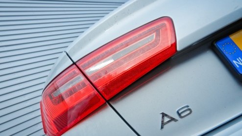 Nadat Lexus en Infiniti het kunstje hebben voorgedaan komt nu ook Audi met een hybride sedan. In tegenstelling tot de Japanners is bij de A6 Hybrid voor maximale efficintie geen zescilinder maar een