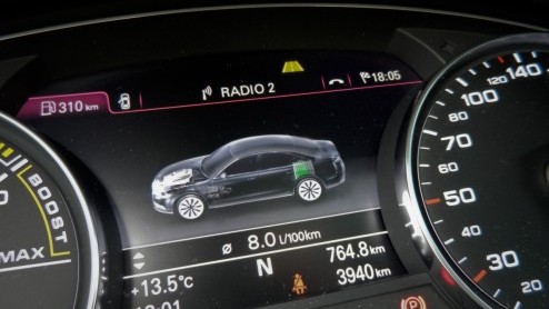 Nadat Lexus en Infiniti het kunstje hebben voorgedaan komt nu ook Audi met een hybride sedan. In tegenstelling tot de Japanners is bij de A6 Hybrid voor maximale efficintie geen zescilinder maar een