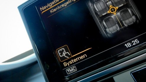 Nadat Lexus en Infiniti het kunstje hebben voorgedaan komt nu ook Audi met een hybride sedan. In tegenstelling tot de Japanners is bij de A6 Hybrid voor maximale efficintie geen zescilinder maar een
