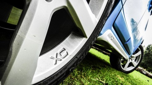 Voor Mercedes-Benz is de Volvo XC60 de grootste concurrent van de GLK-Klasse, die onlangs fijntjes is bijgepunt. Hoewel ze in design volledig hun eigen weg bewandelen, zijn beiden zeer comfortgericht.