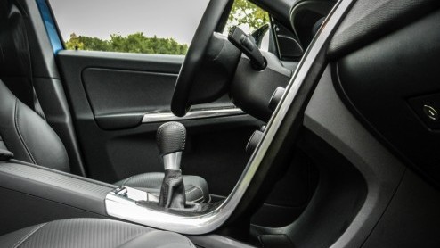 Voor Mercedes-Benz is de Volvo XC60 de grootste concurrent van de GLK-Klasse, die onlangs fijntjes is bijgepunt. Hoewel ze in design volledig hun eigen weg bewandelen, zijn beiden zeer comfortgericht.