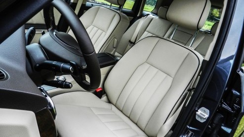 Voor Mercedes-Benz is de Volvo XC60 de grootste concurrent van de GLK-Klasse, die onlangs fijntjes is bijgepunt. Hoewel ze in design volledig hun eigen weg bewandelen, zijn beiden zeer comfortgericht.