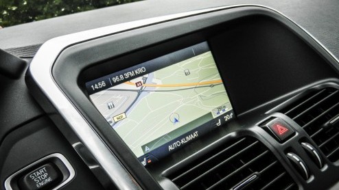 Voor Mercedes-Benz is de Volvo XC60 de grootste concurrent van de GLK-Klasse, die onlangs fijntjes is bijgepunt. Hoewel ze in design volledig hun eigen weg bewandelen, zijn beiden zeer comfortgericht.