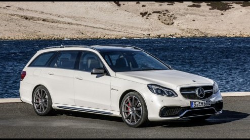 Mercedes-Benz heeft meer informatie naar buiten gebracht omtrent de vernieuwde E63 AMG. Het topmodel is krachtiger dan voorheen, kan met 4Matic permanente vierwielaandrijving worden geleverd en als ke