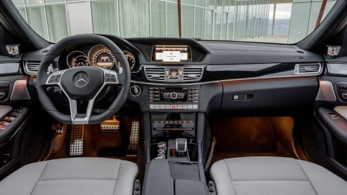 Mercedes-Benz heeft meer informatie naar buiten gebracht omtrent de vernieuwde E63 AMG. Het topmodel is krachtiger dan voorheen, kan met 4Matic permanente vierwielaandrijving worden geleverd en als ke