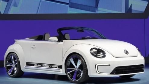 Aan conceptcars geen gebrek in Peking. Volkswagen doet ook een duit in het zakje en presenteert de E-Bugster Speedster. Elektrisch zoemen in een dakloze Beetle.