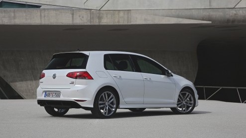 Volkswagen Golf leverbaar met R-Line pakketten.