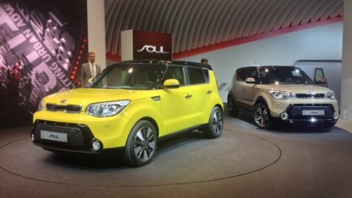 Kia onthult de Niro als voorproefje van een nieuwe compact model in het gamma. Daarnaast staat de nieuwe Kia Soul in het licht, die in Nederland alleen elektrisch aangedreven zal zijn.