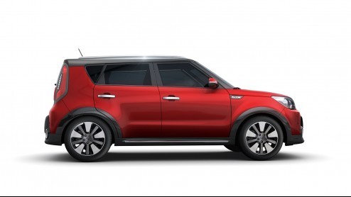 Kia onthult de Niro als voorproefje van een nieuwe compact model in het gamma. Daarnaast staat de nieuwe Kia Soul in het licht, die in Nederland alleen elektrisch aangedreven zal zijn.