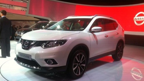 Nieuwe Nissan X-Trail komt in de zomer van 2014 op de markt als vijf- en zevenzitter. Positie in gamma tussen Qashqai en Murano. Meer crossover dan SUV.