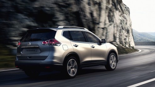 Nieuwe Nissan X-Trail komt in de zomer van 2014 op de markt als vijf- en zevenzitter. Positie in gamma tussen Qashqai en Murano. Meer crossover dan SUV.