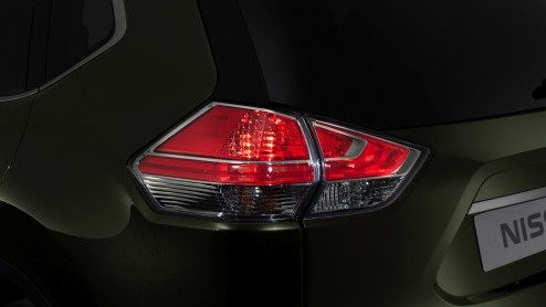 Nieuwe Nissan X-Trail komt in de zomer van 2014 op de markt als vijf- en zevenzitter. Positie in gamma tussen Qashqai en Murano. Meer crossover dan SUV.