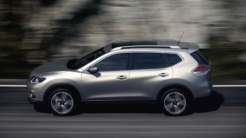 Nieuwe Nissan X-Trail komt in de zomer van 2014 op de markt als vijf- en zevenzitter. Positie in gamma tussen Qashqai en Murano. Meer crossover dan SUV.