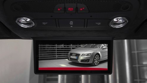Korte rijtest van de Audi R8 e-tron op het circuit van luchthaven Berlijn Tempelhof. Autotest elektrisch aangedreven Audi R8.