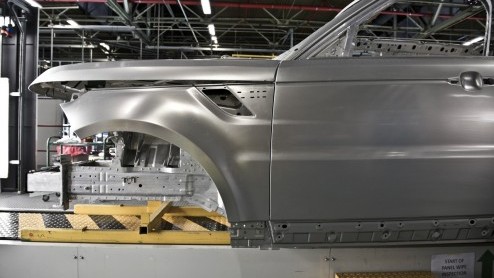 Eerste indruk van de nieuwe Range Rover Sport. Doet hij zijn naam nu eer aan? Wij zochten het uit in Gaydon.