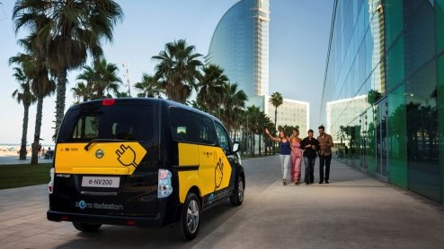 Nissan e-NV200 als taxi in Barcelona voorgesteld.