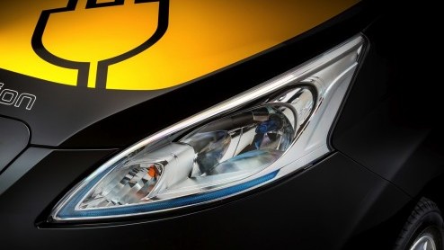 Nissan e-NV200 als taxi in Barcelona voorgesteld.