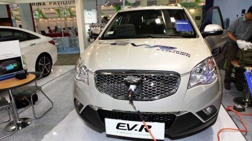SsangYong Korando C EV-R met range extender ziet het licht. Hij is elektrisch aangedreven maar heeft een benzinemotor als generator achter de hand. Komst naar Europa niet duidelijk.