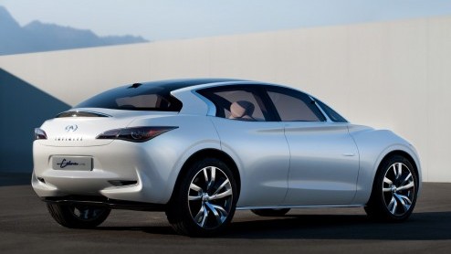 Infiniti ziet in haar line-up ruimte voor een kleiner model. Een voorproefje daarvan zien we in Genve, waar de Etherea nu helemaal officieel is. Met hybridetechniek en een carrosserie met crossovertr