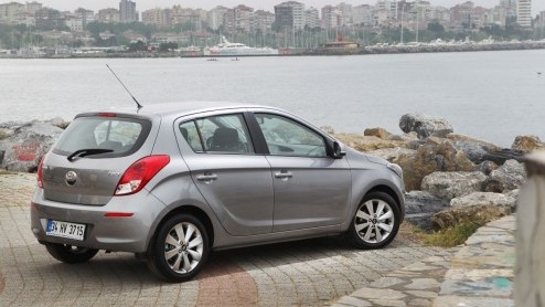 Stilstand is achteruitgang. En daar houden ze bij Hyundai niet van. Daarom heeft de i20 na zon drienhalf jaar een opfrisser gekregen. Geeft dat de compacte Koreaan weer een duwtje in de rug?