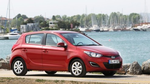 Stilstand is achteruitgang. En daar houden ze bij Hyundai niet van. Daarom heeft de i20 na zon drienhalf jaar een opfrisser gekregen. Geeft dat de compacte Koreaan weer een duwtje in de rug?