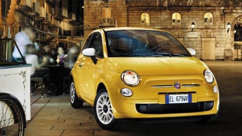 Fiat houdt de Fiat 500 springlevend en introduceert na vier jaar enkele nieuwe uitvoeringen en een nieuwe, kleine benzinemotor, de TwinAir 65. De turboloze versie van de tweecilinder staat tegen het e