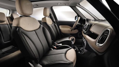 Hij komt er cht aan. De nieuwe Fiat 500L staat met de kerstdagen bij de dealer. In eerste instantie is de MPV er met een 1.4 benzine of 1.3 liter diesel. Later volgt de kleine TwinAir Turbo, die mag 