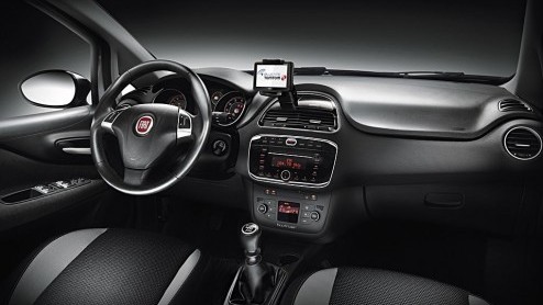 De vernieuwde Fiat Punto werd onlangs gentroduceerd op de Bologna Motor Show. Binnenkort staat de gefacelifte Italiaan in de showrooms. De vanafprijs is vastgesteld op 12.190 euro. Met de TwinAir tur
