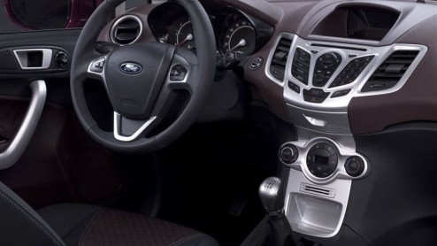 Het moment is eindelijk daar. Ford heeft de nieuwe Fiesta onthuld. De veelgenoemde naam Verve is het toch niet geworden. De looks van de concept zijn in ieder geval wel grotendeels overgenomen. Aan he