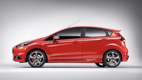 Nieuwe afbeeldingen van de Ford Fiesta ST Concept bewijzen dat de sportieve hatchback ook als vijfdeurs op de markt kan koment. De officile onthulling van het studiemodel is over twee weken.