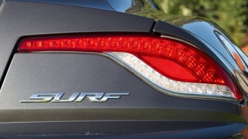 Fisker verrast in Frankfurt met de Surf, een hele vlotte stationwagon die ze zelf graag een shooting break noemen. Het merk maakt haast met dit tweede model en stuurt eind 2012 de eerste exemplaren de