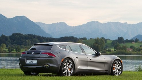 Fisker verrast in Frankfurt met de Surf, een hele vlotte stationwagon die ze zelf graag een shooting break noemen. Het merk maakt haast met dit tweede model en stuurt eind 2012 de eerste exemplaren de