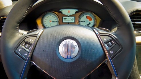 Met een CO2-uitstoot van 51 gram is de Fisker Karma ongekend zuinig, maar zit hij net boven de grens voor 0% bijtelling. De makers van de exclusieve elektrische sportauto beraden zich op maatregelen o