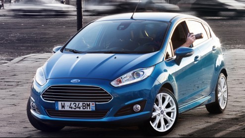 Met een opgefrist uiterlijk, een opgewaardeerd interieur en vier nieuwe driecilinder-motoren, kan de Ford Fiesta weer een flinke tijd mee.