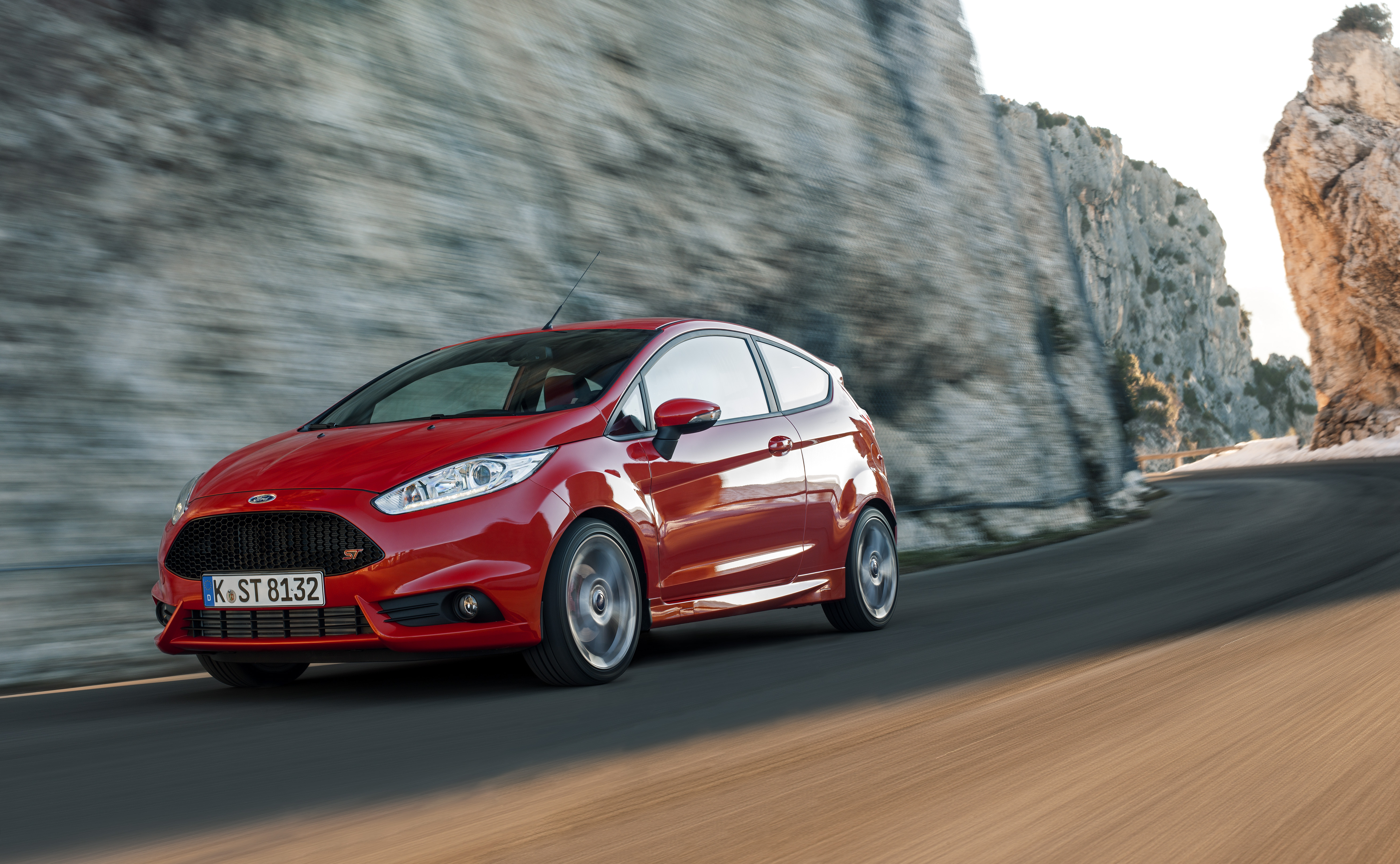 De ST-modellen van Ford lijken een schot in de roos. De Focus ST is in de eerste 3 maanden van dit jaar nog altijd de bestverkochte hot hatch van Europa en ook de Fiesta ST maakt een vliegende start.