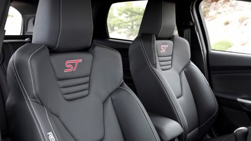 Vanaf september is het zo ver, dan komt de nieuwe Ford Focus ST naar Nederland. Ook als Wagon. Prijzen beginnen bij 33.135 euro. Das niet al teveel geld voor 250 pk en een top van bijna 250 km/u