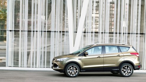 De Ford Kuga staat helemaal nieuw in de showroom. Maak nu een proefrit.