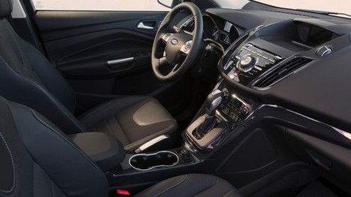 De Ford Kuga staat helemaal nieuw in de showroom. Maak nu een proefrit.