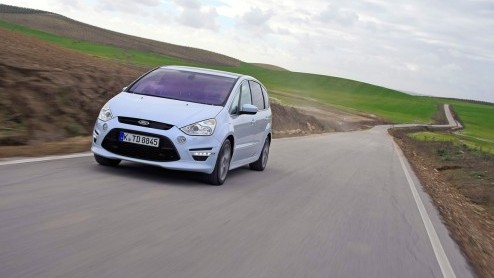 Ford komt voor de S-Max en Galaxy met een gloednieuwe Platinum-uitvoering. Deze luxueuze versie is gebaseerd op de Titanium-uitvoering, echter voorzien van een groot aantal extra opties.
