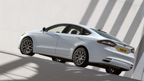 Met de onthulling van de Amerikaanse Ford Fusion tijdens de Autoshow van Detroit is ook meteen de nieuwe generatie Ford Mondeo een feit. Ford heeft de eerste beelden vrijgegeven; eind dit jaar maakt h