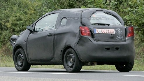 Terwijl de Fiat 500 al zeer succesvol is ontvangen en niet is aan te slepen, wordt zijn technische evenknie nog gespot in diepe camouflage. Ondanks de vermomming kunnen we zien dat de Kinetic-designta